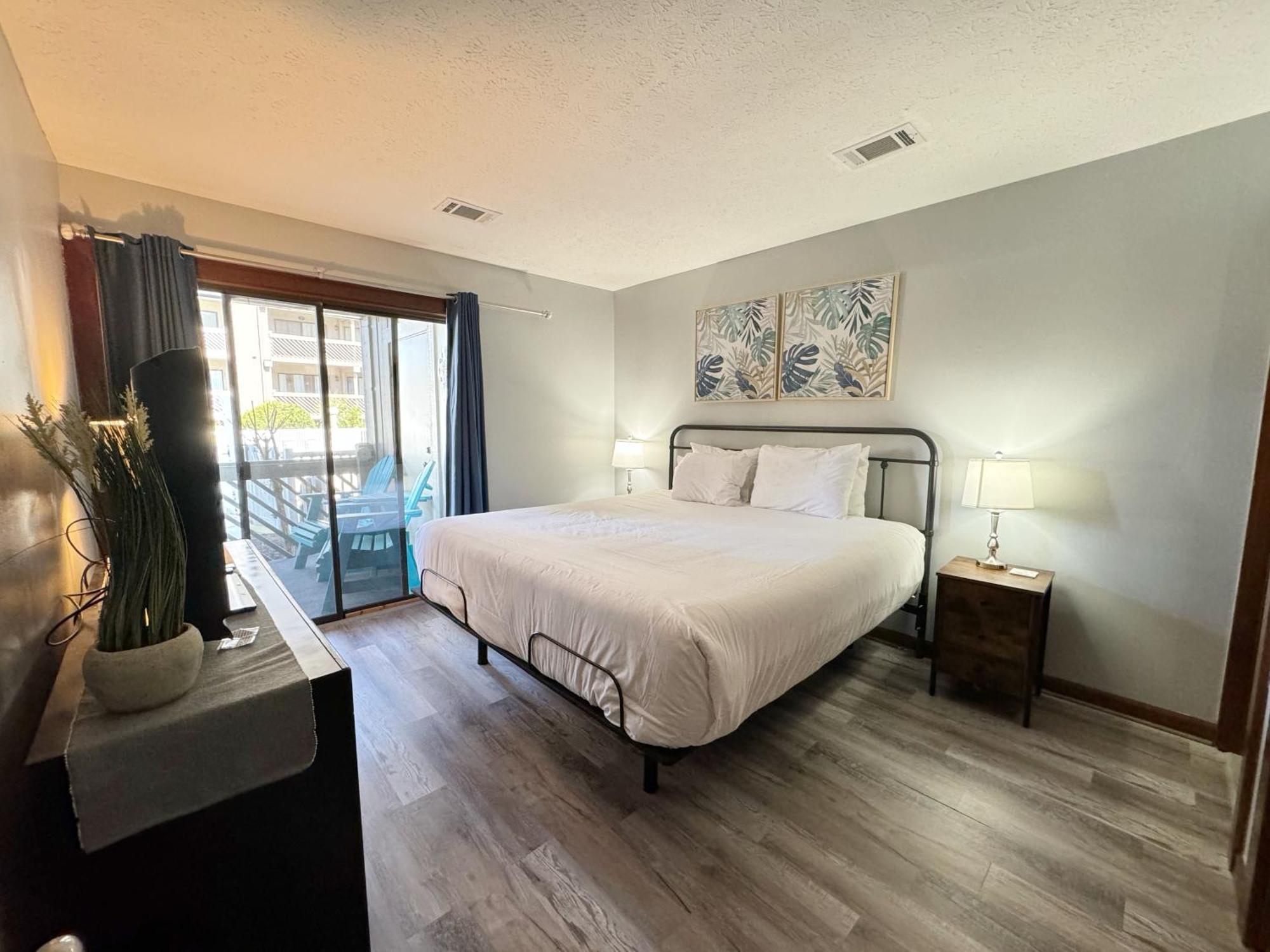 Spacious Modern Condo - 1St Floor - One Block To The Beach Myrtle Beach Esterno foto