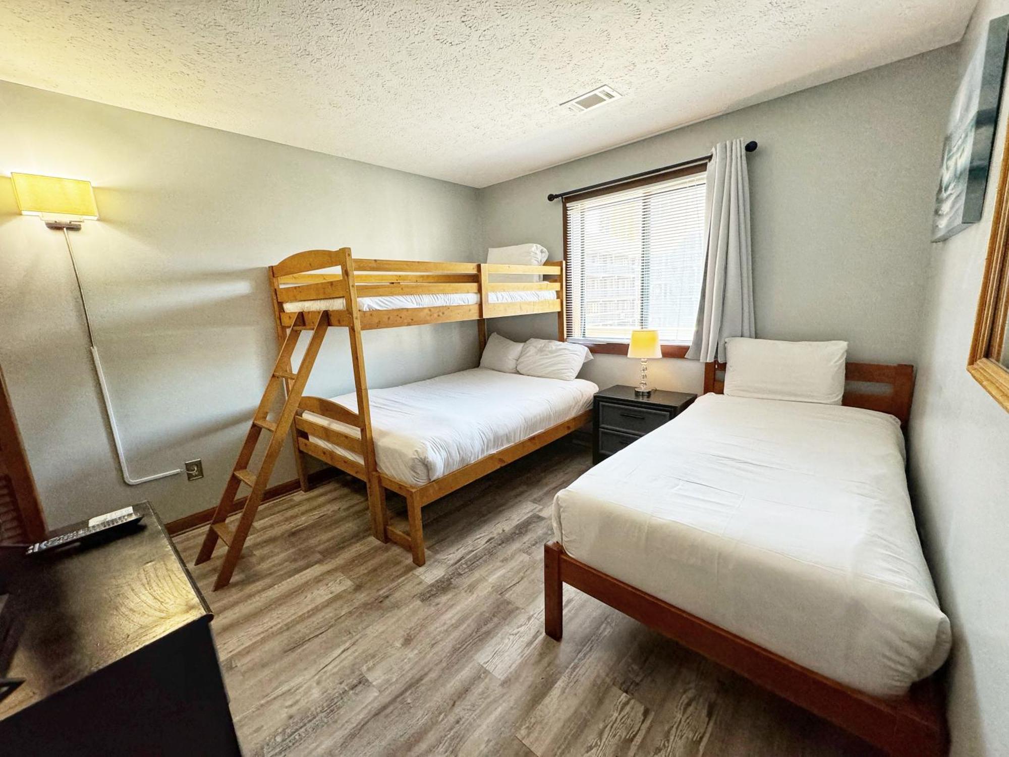 Spacious Modern Condo - 1St Floor - One Block To The Beach Myrtle Beach Esterno foto